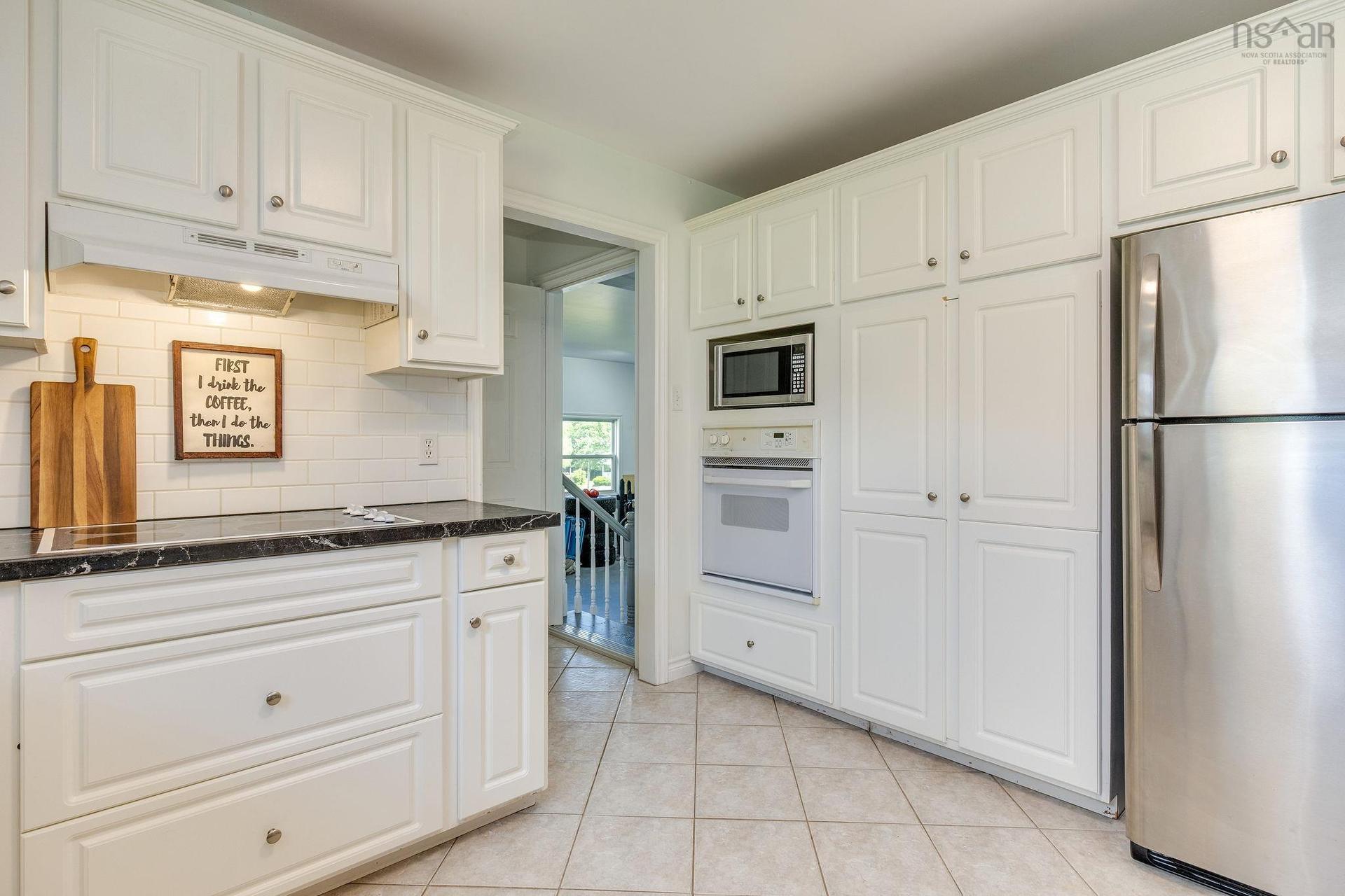 10 Brookside Avenue, Lantz, NS - Indoor Photo Showing Kitchen