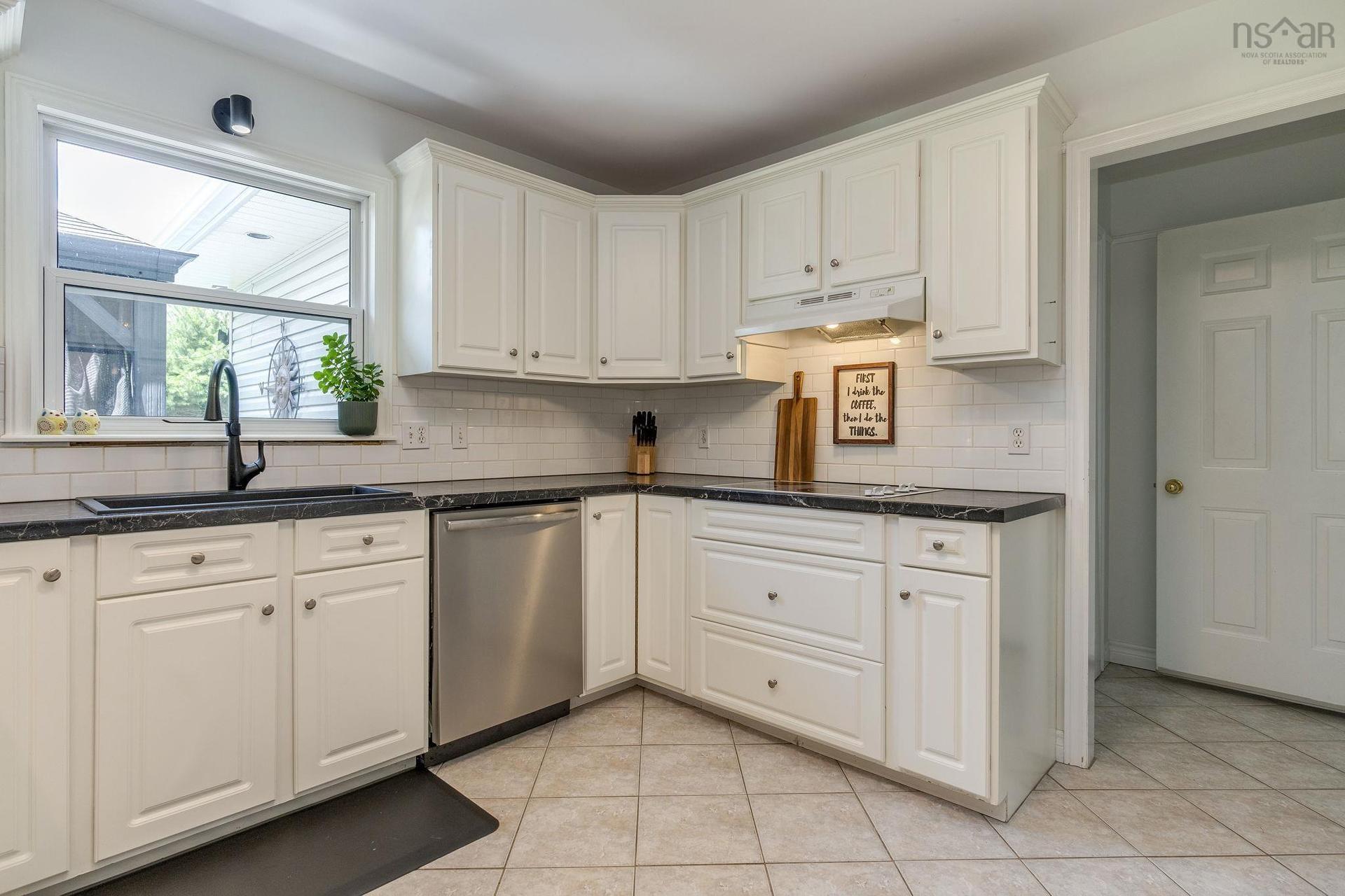 10 Brookside Avenue, Lantz, NS - Indoor Photo Showing Kitchen