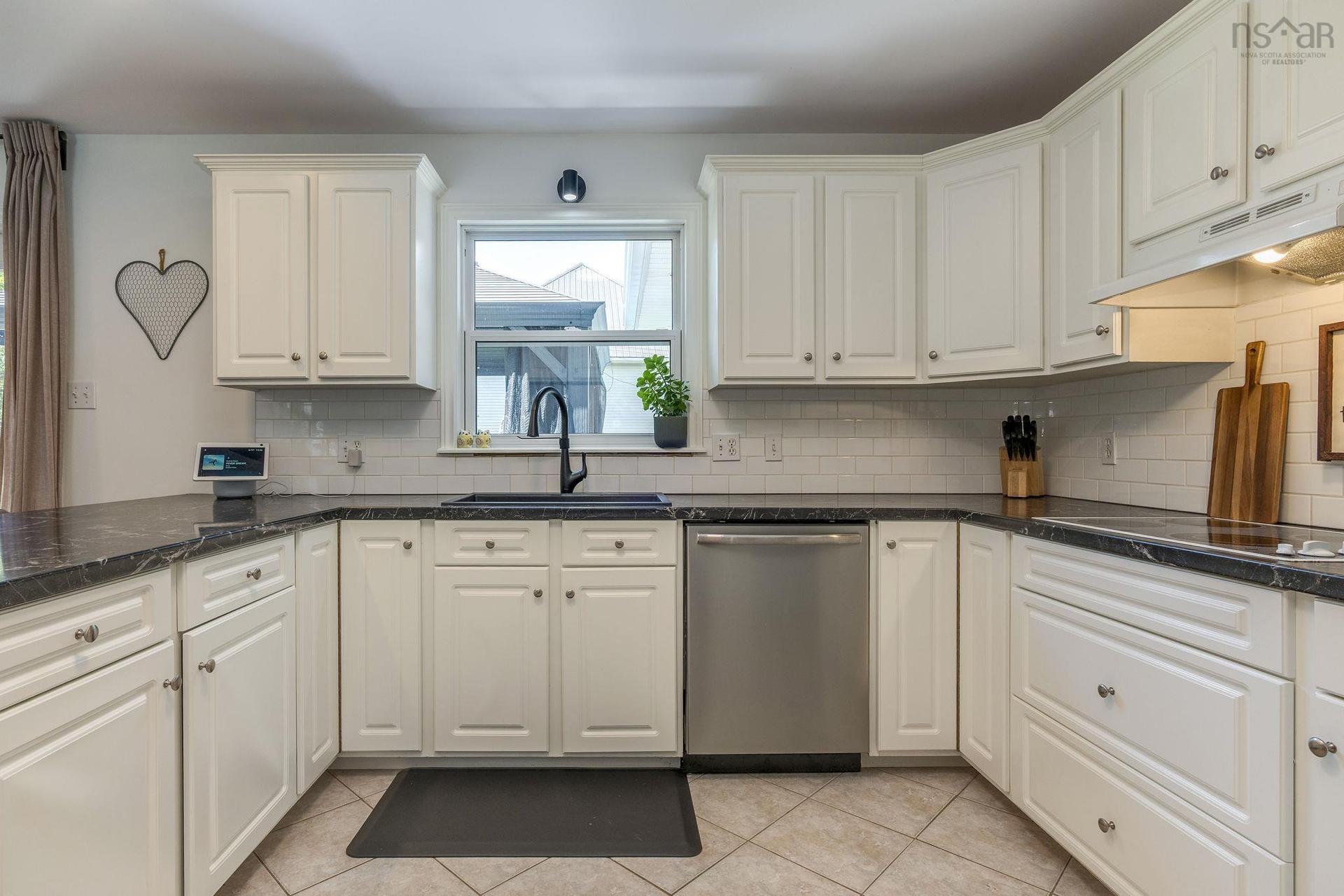 10 Brookside Avenue, Lantz, NS - Indoor Photo Showing Kitchen