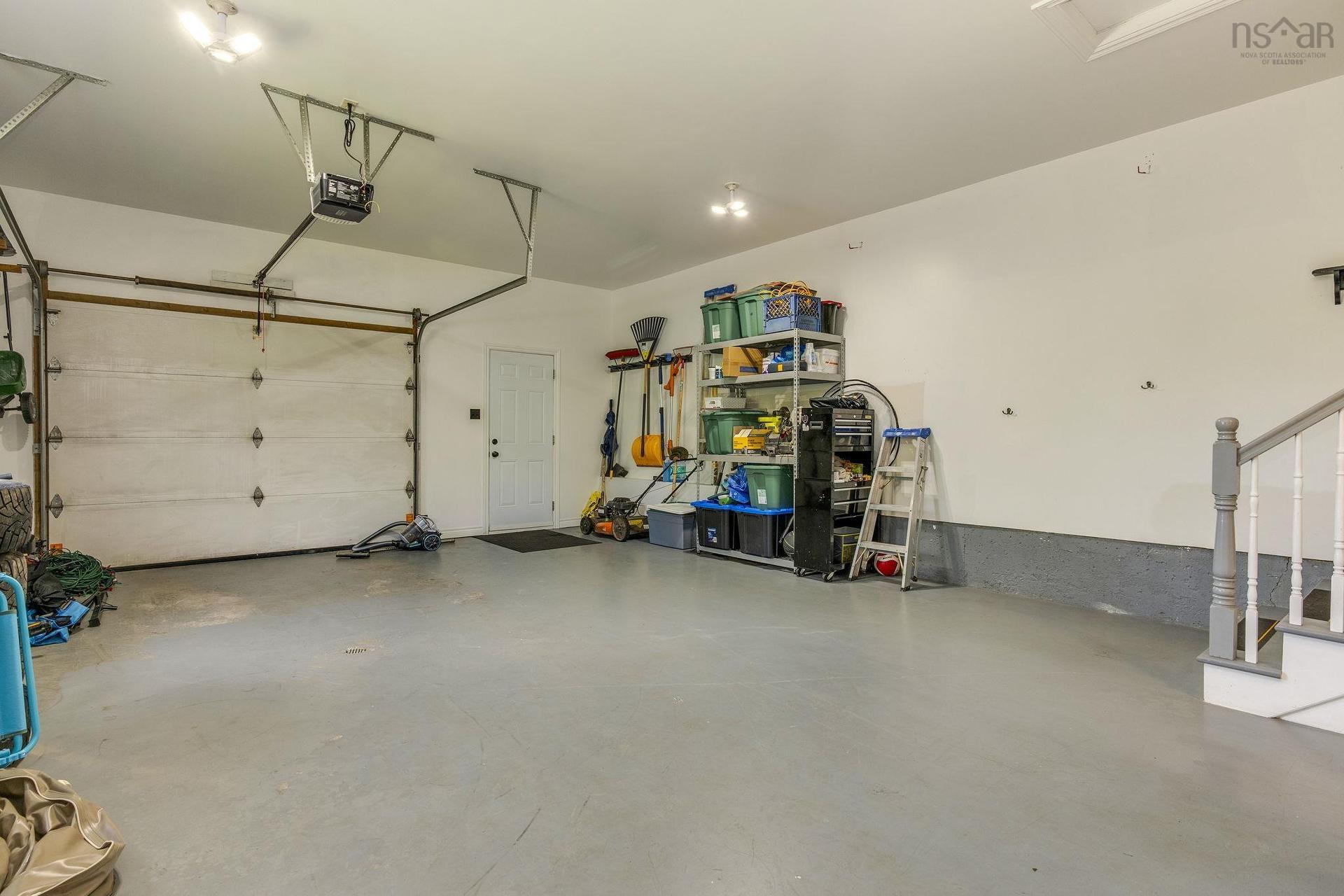 10 Brookside Avenue, Lantz, NS - Indoor Photo Showing Garage