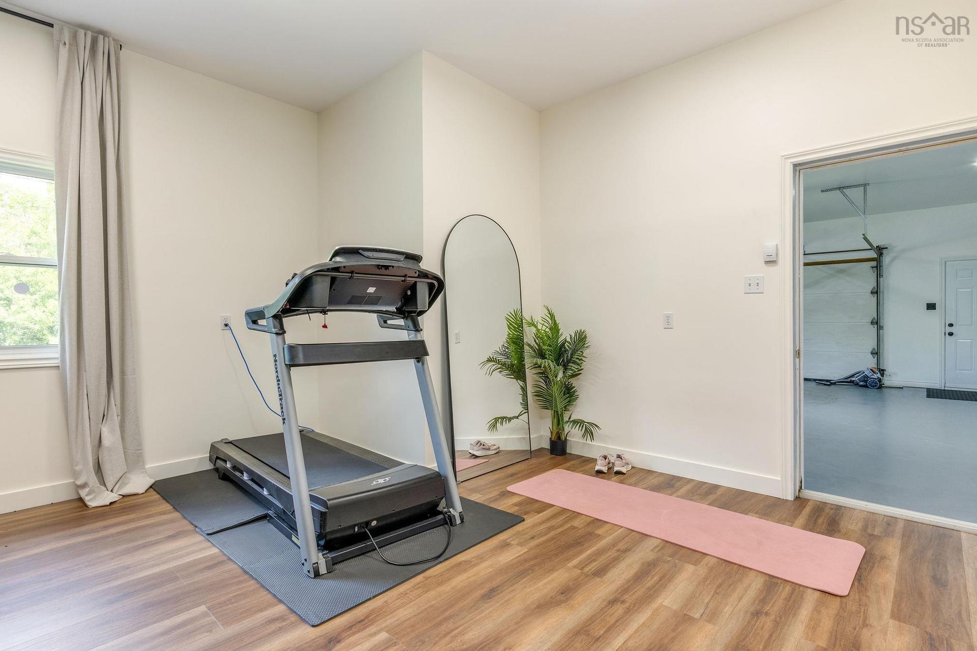 10 Brookside Avenue, Lantz, NS - Indoor Photo Showing Gym Room