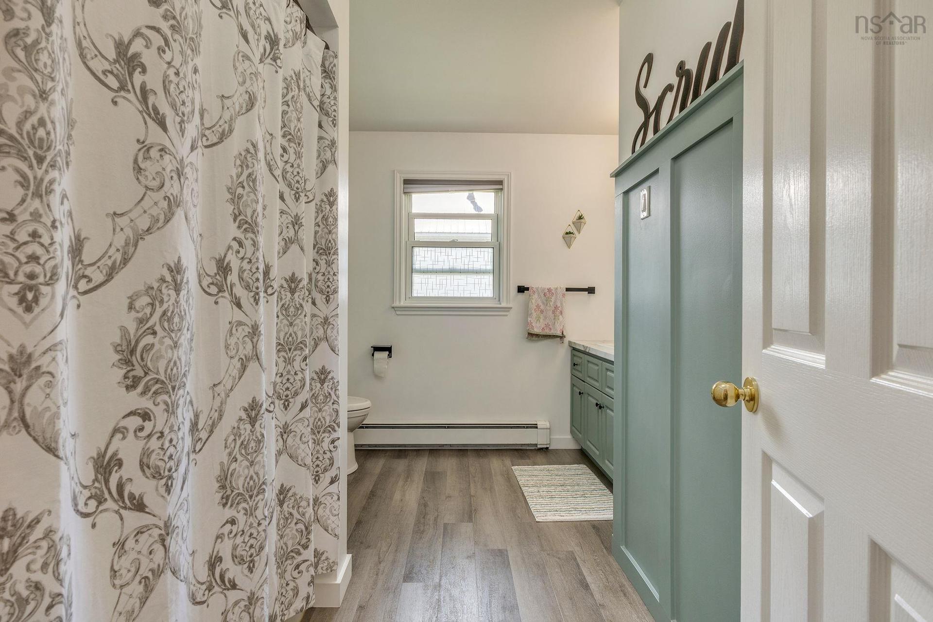 10 Brookside Avenue, Lantz, NS - Indoor Photo Showing Bathroom