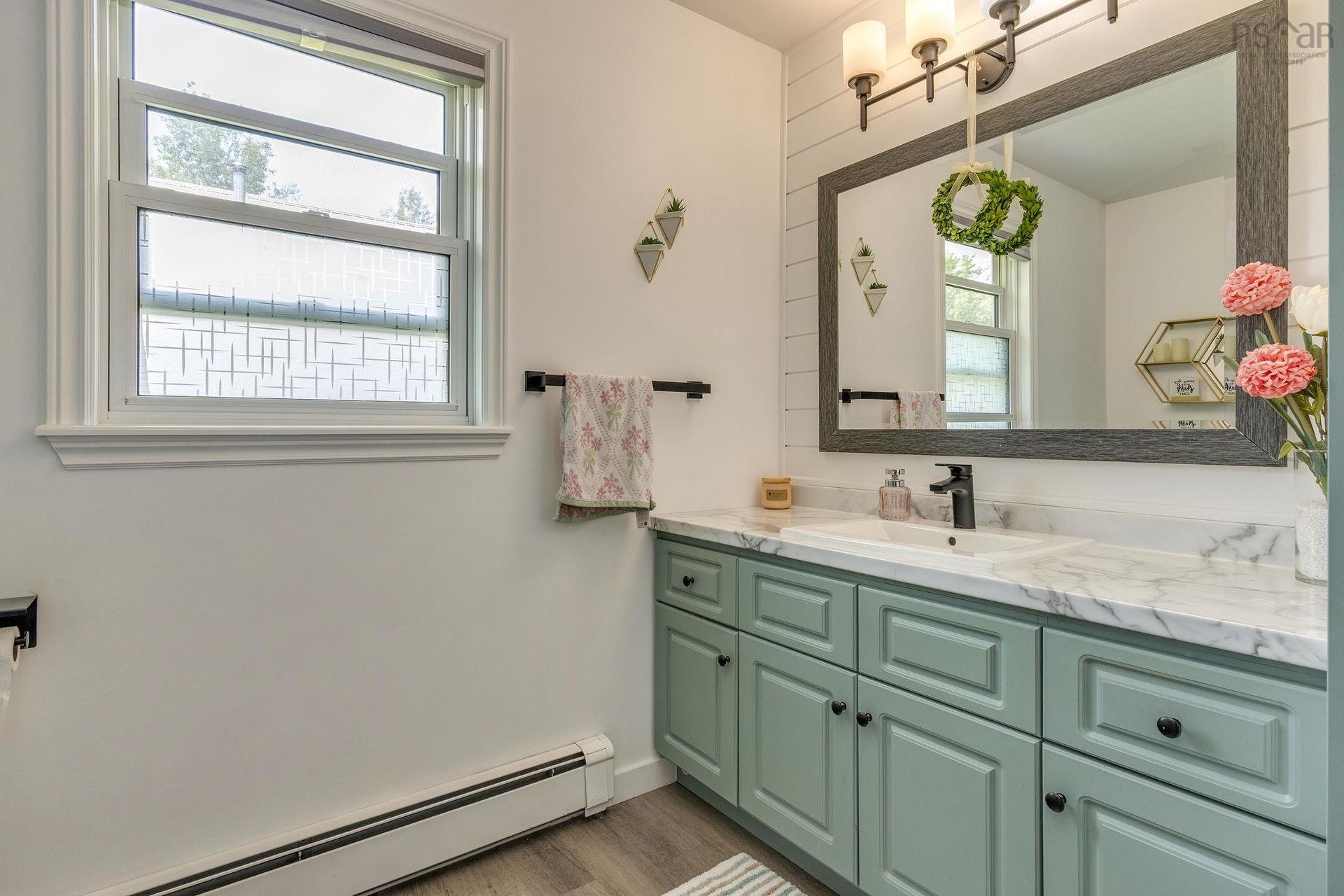 10 Brookside Avenue, Lantz, NS - Indoor Photo Showing Bathroom