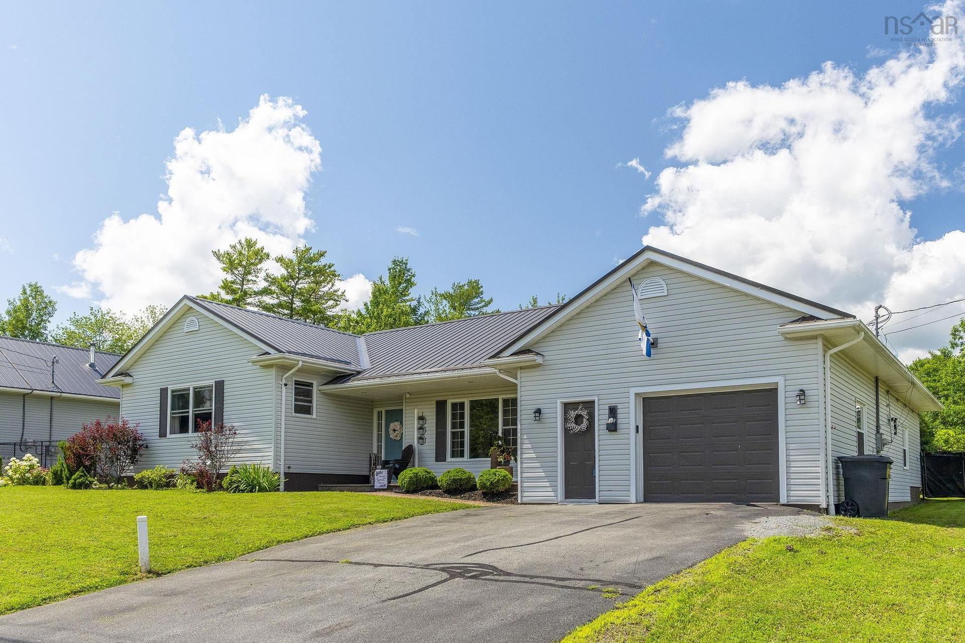 10 Brookside Avenue, Lantz, NS - Outdoor With Facade