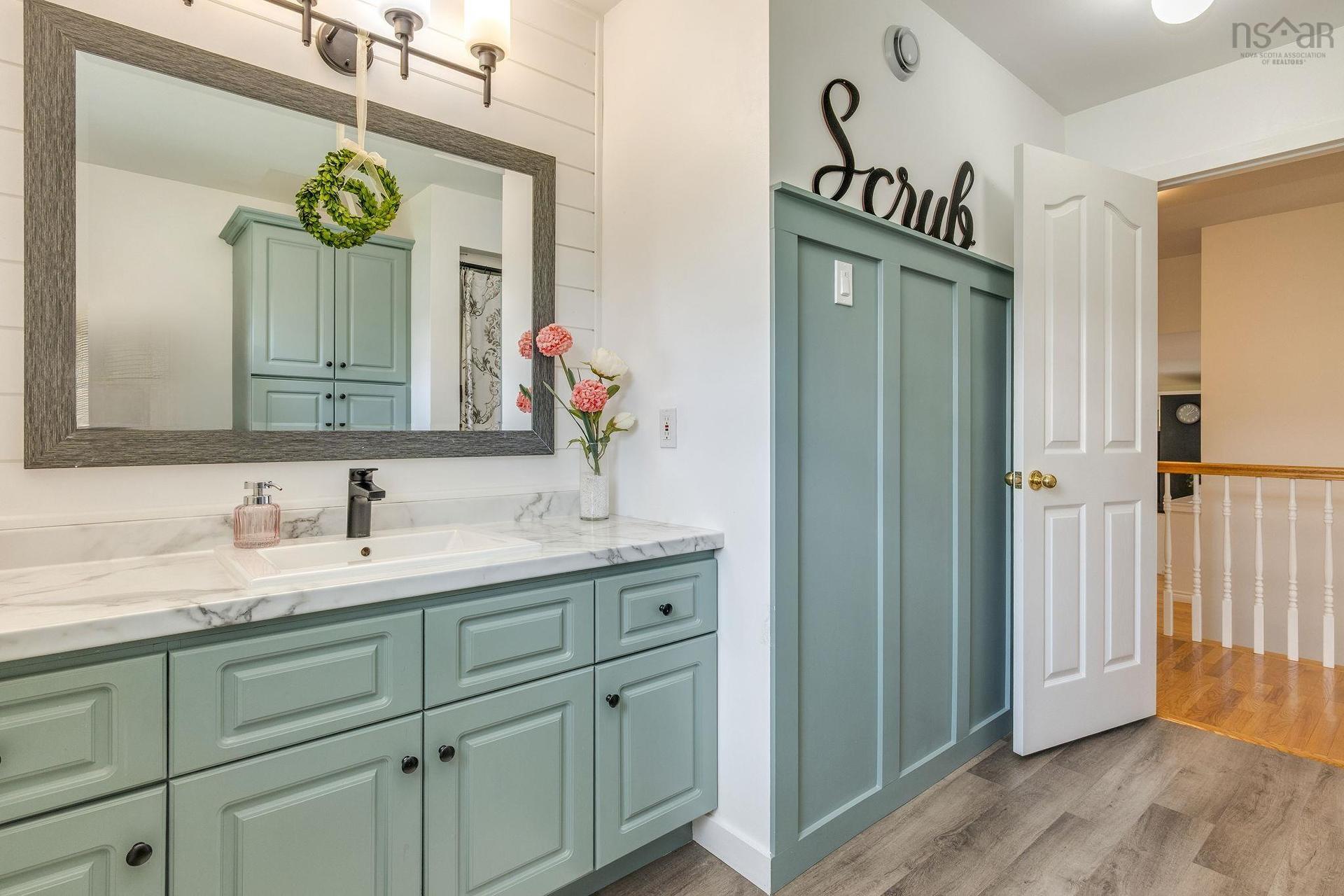 10 Brookside Avenue, Lantz, NS - Indoor Photo Showing Bathroom