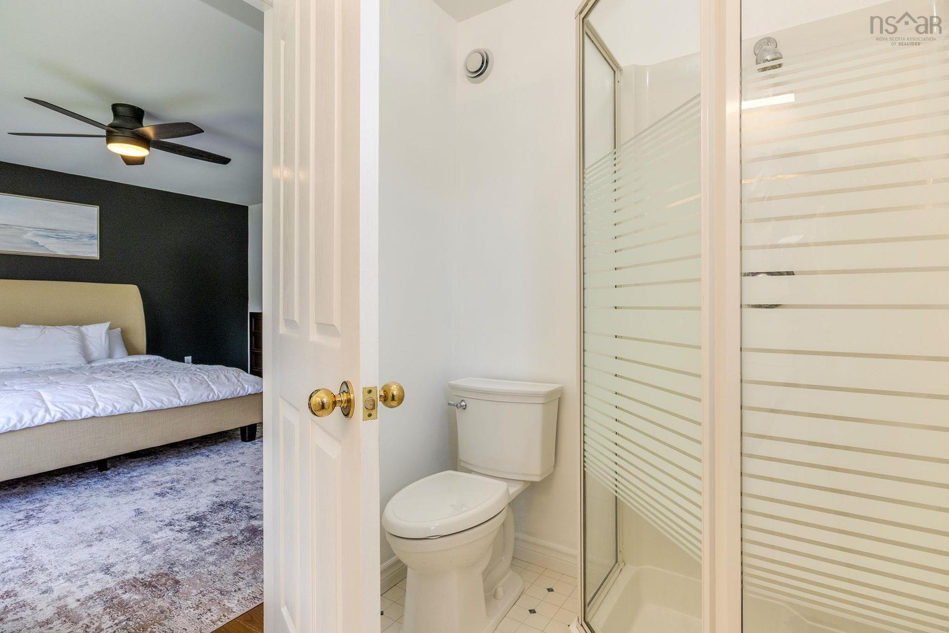 10 Brookside Avenue, Lantz, NS - Indoor Photo Showing Bathroom