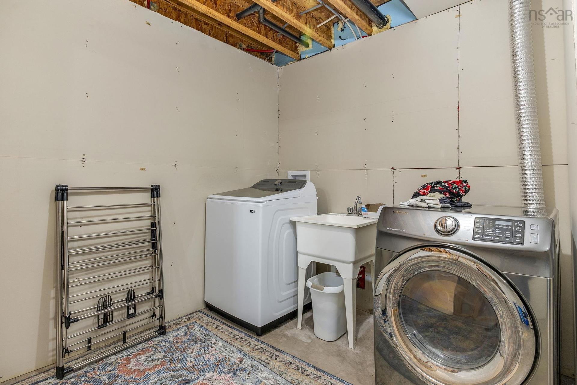 10 Brookside Avenue, Lantz, NS - Indoor Photo Showing Laundry Room