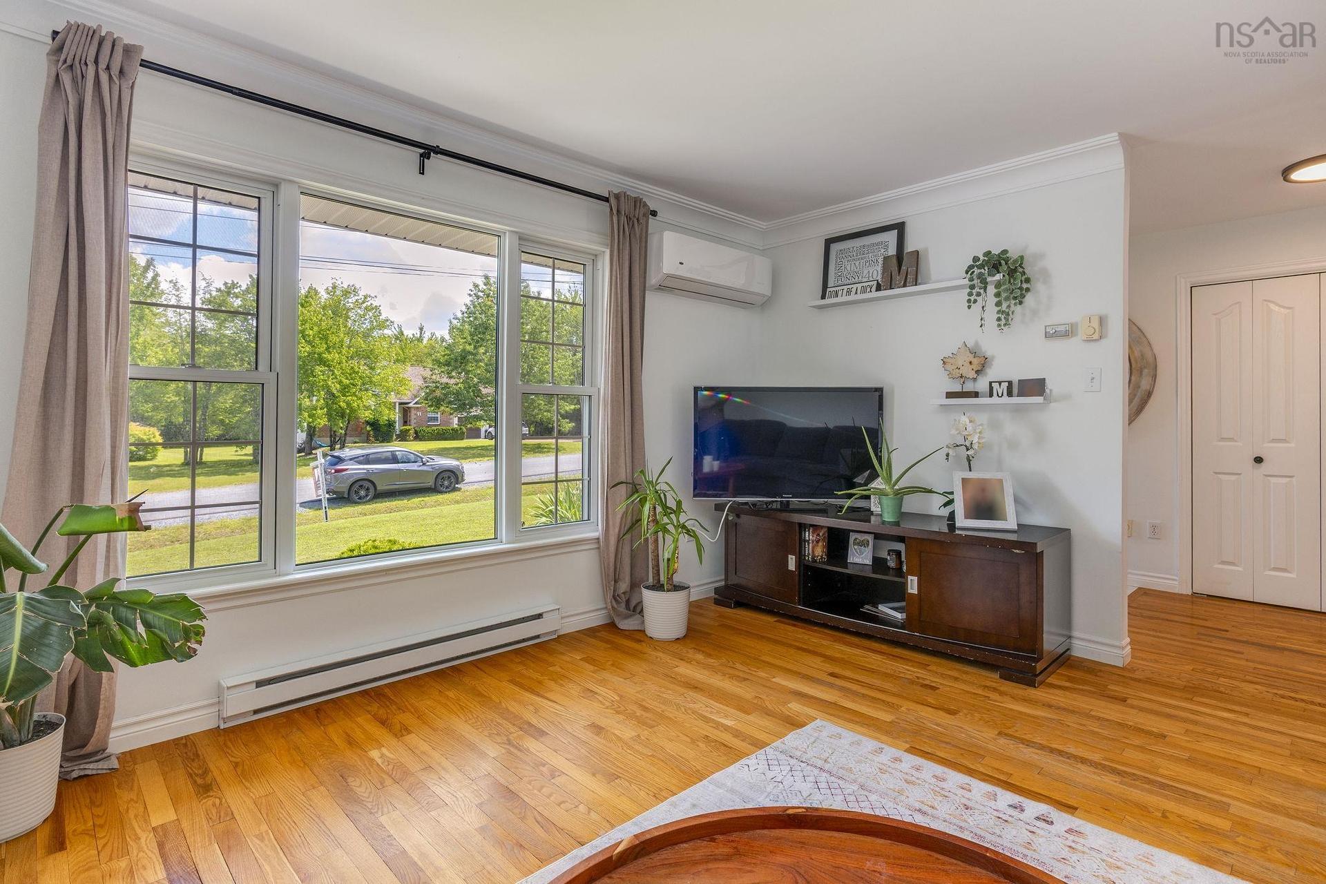 10 Brookside Avenue, Lantz, NS - Indoor Photo Showing Living Room