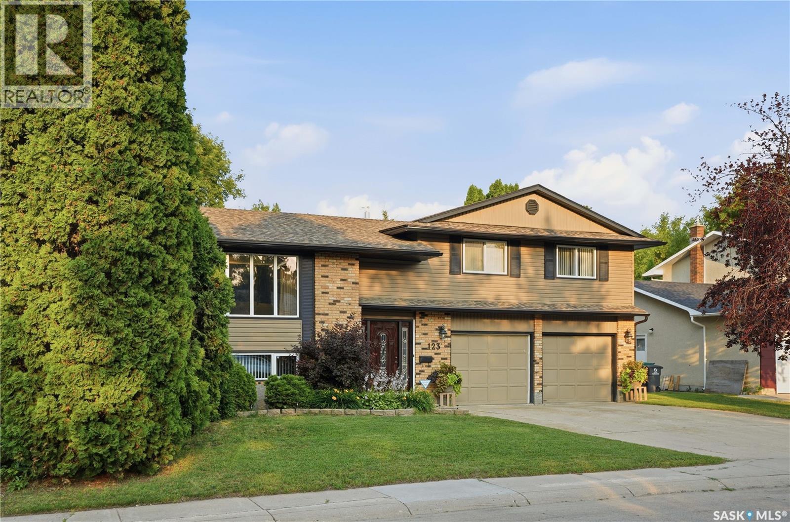 123 Trent Crescent, Saskatoon, SK - Outdoor With Facade
