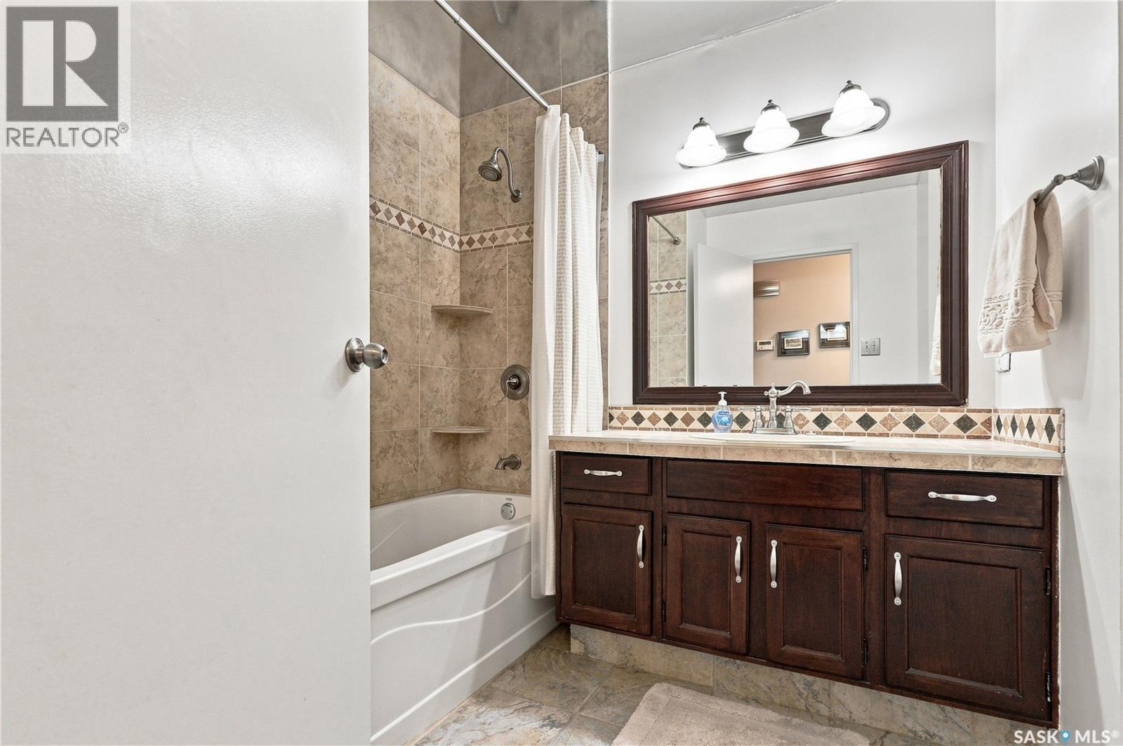 123 Trent Crescent, Saskatoon, SK - Indoor Photo Showing Bathroom