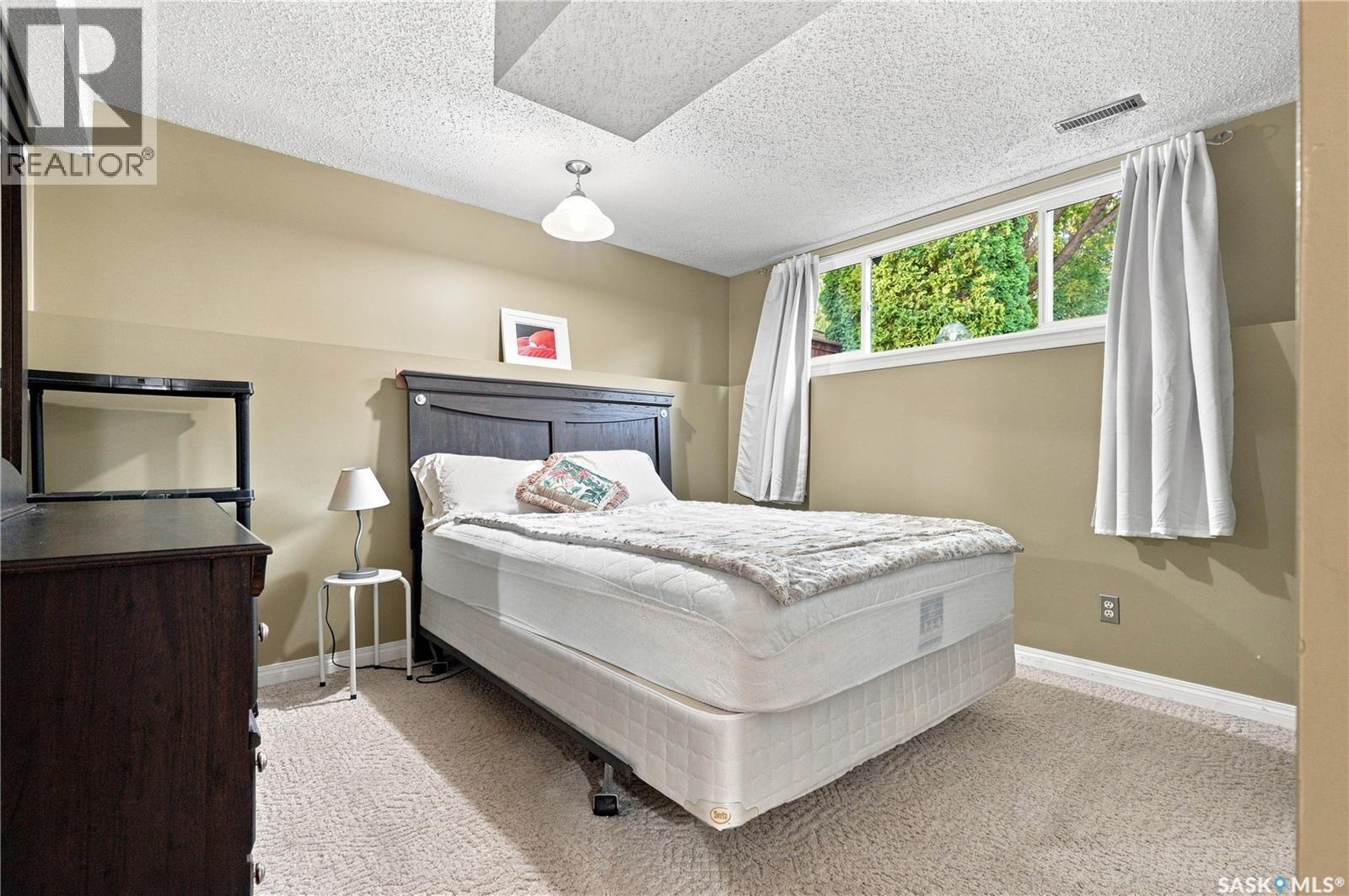 123 Trent Crescent, Saskatoon, SK - Indoor Photo Showing Bedroom