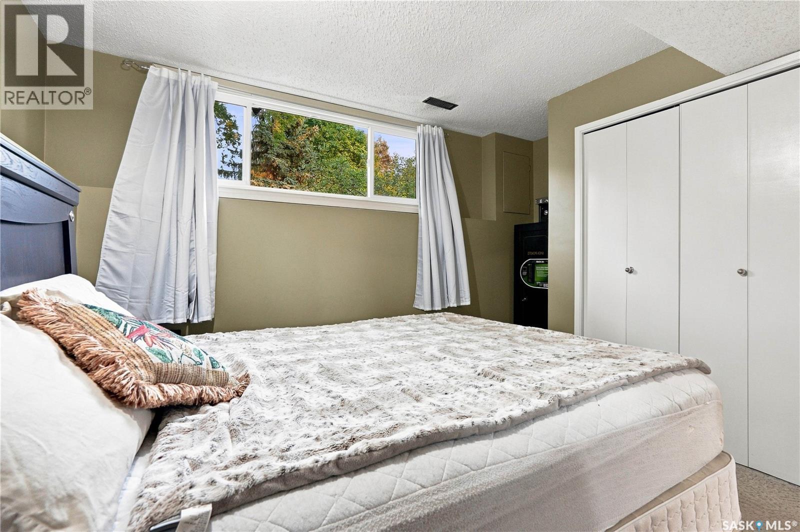 123 Trent Crescent, Saskatoon, SK - Indoor Photo Showing Bedroom