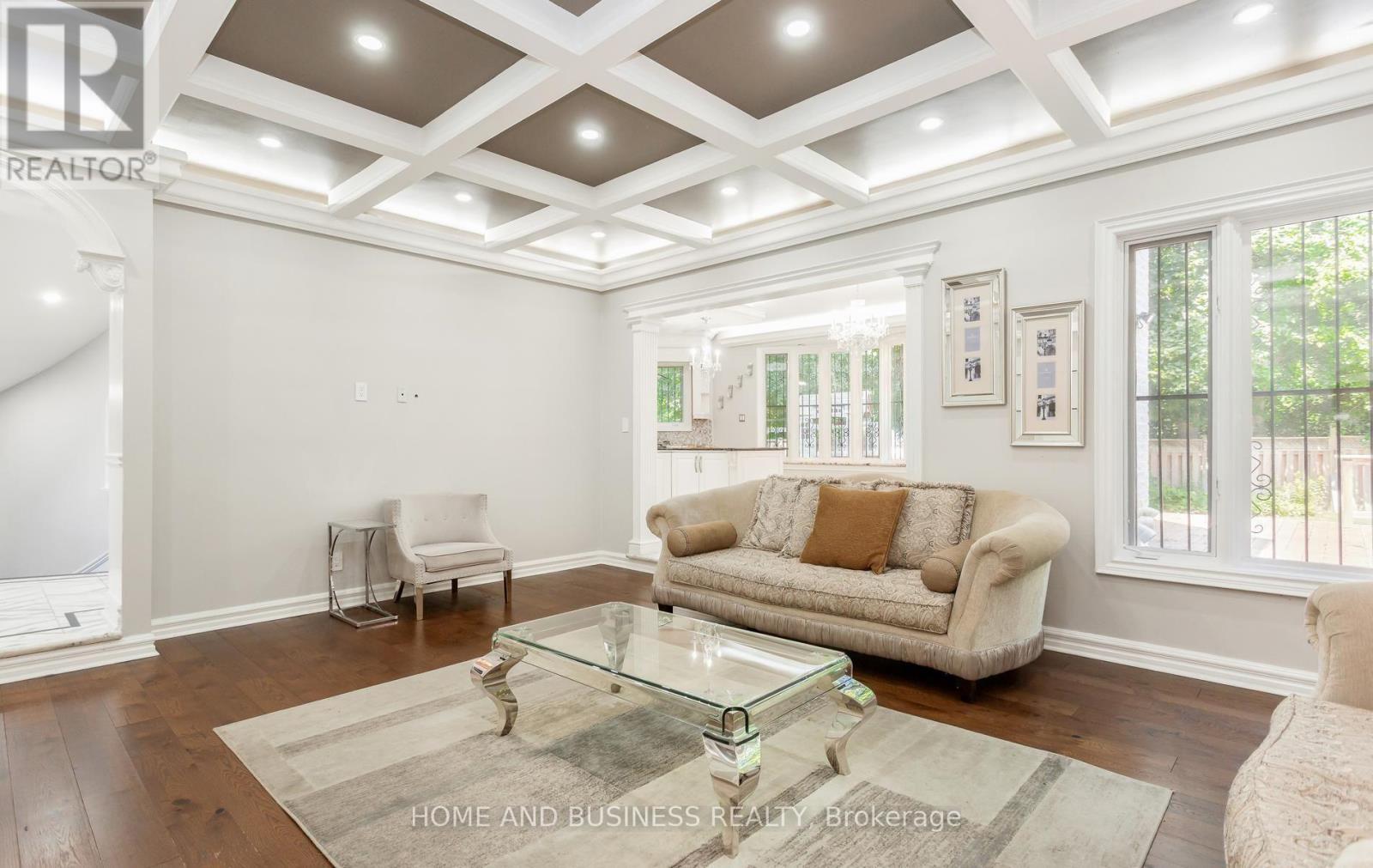 1755 Birchwood Drive, Mississauga, ON - Indoor Photo Showing Living Room