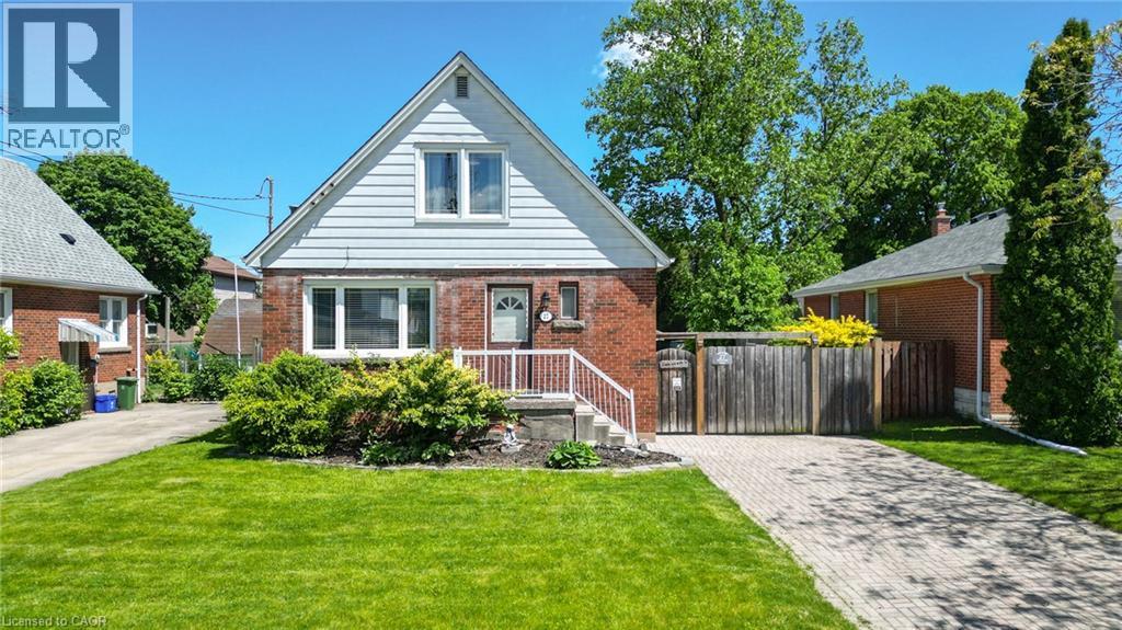 27 Delevan Crescent, Hamilton, ON - Outdoor