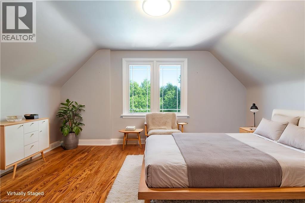 27 Delevan Crescent, Hamilton, ON - Indoor Photo Showing Bedroom