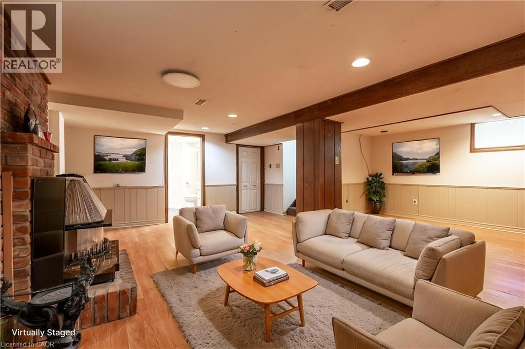27 Delevan Crescent, Hamilton, ON - Indoor Photo Showing Living Room