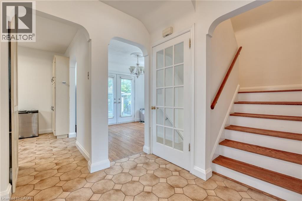 27 Delevan Crescent, Hamilton, ON - Indoor Photo Showing Other Room
