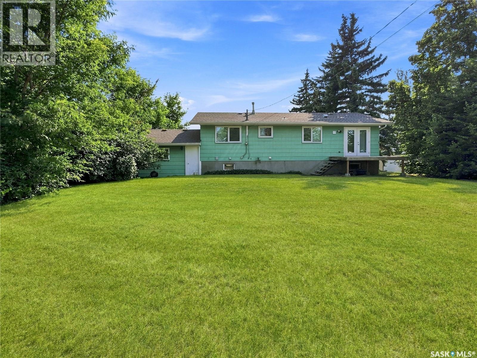 609 Railway Avenue, Balcarres, SK - Outdoor
