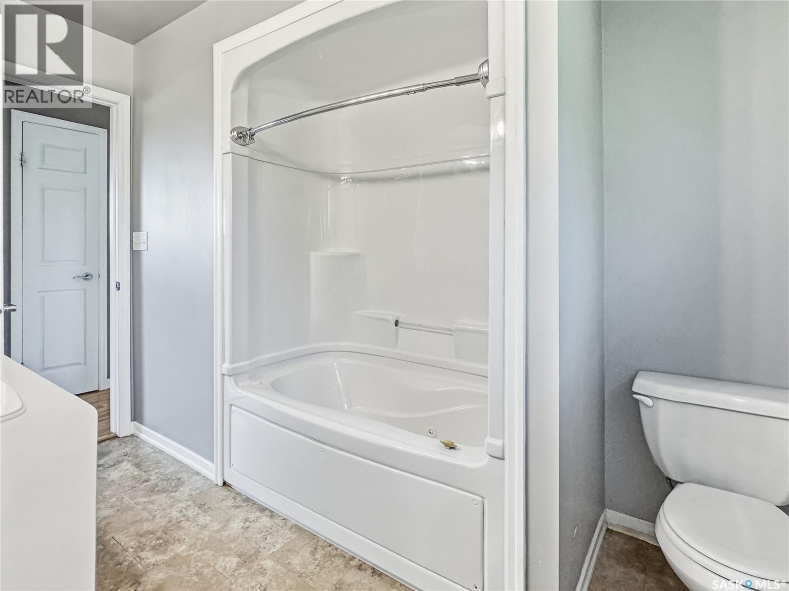 609 Railway Avenue, Balcarres, SK - Indoor Photo Showing Bathroom