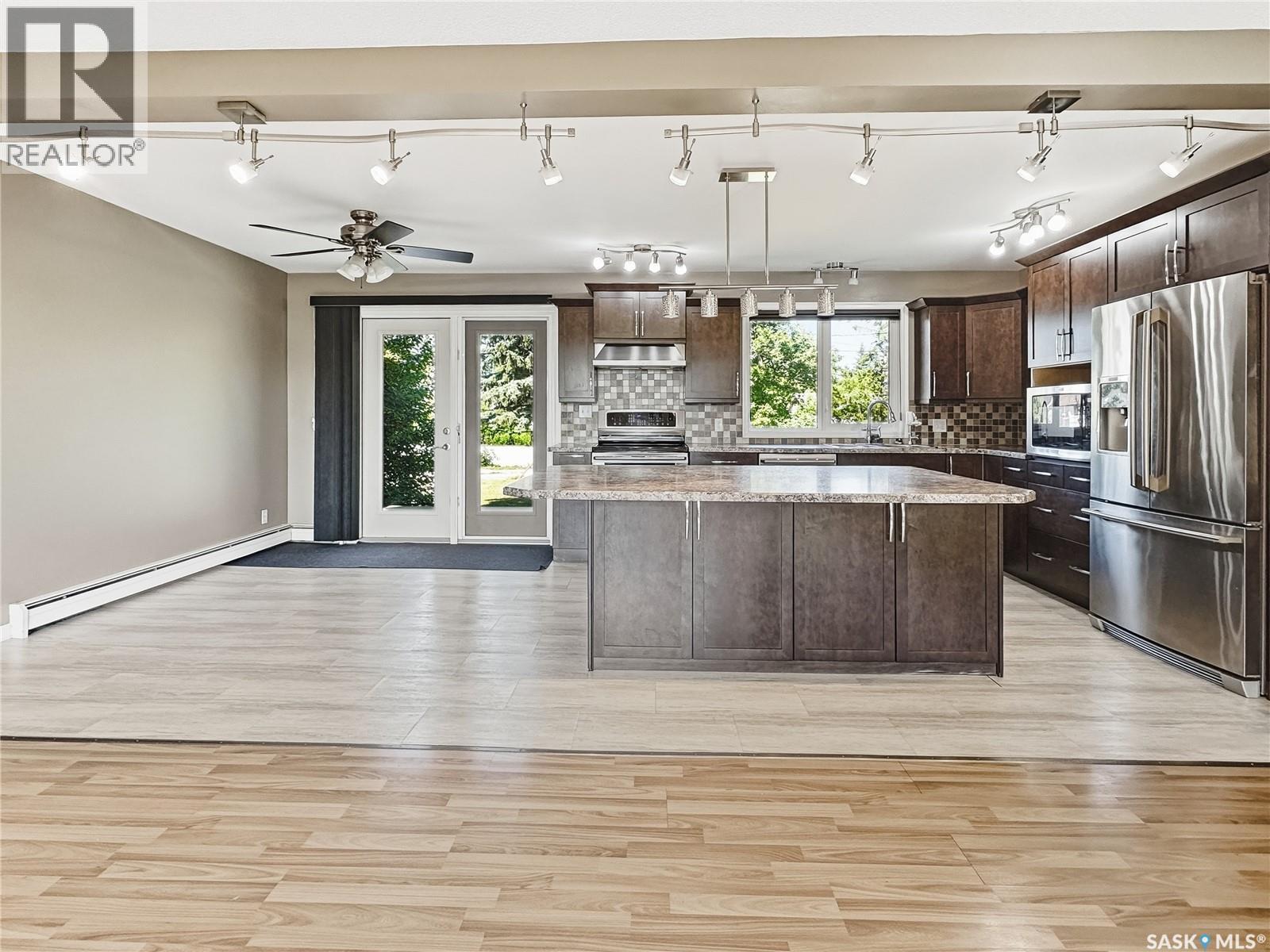 609 Railway Avenue, Balcarres, SK - Indoor Photo Showing Kitchen With Upgraded Kitchen