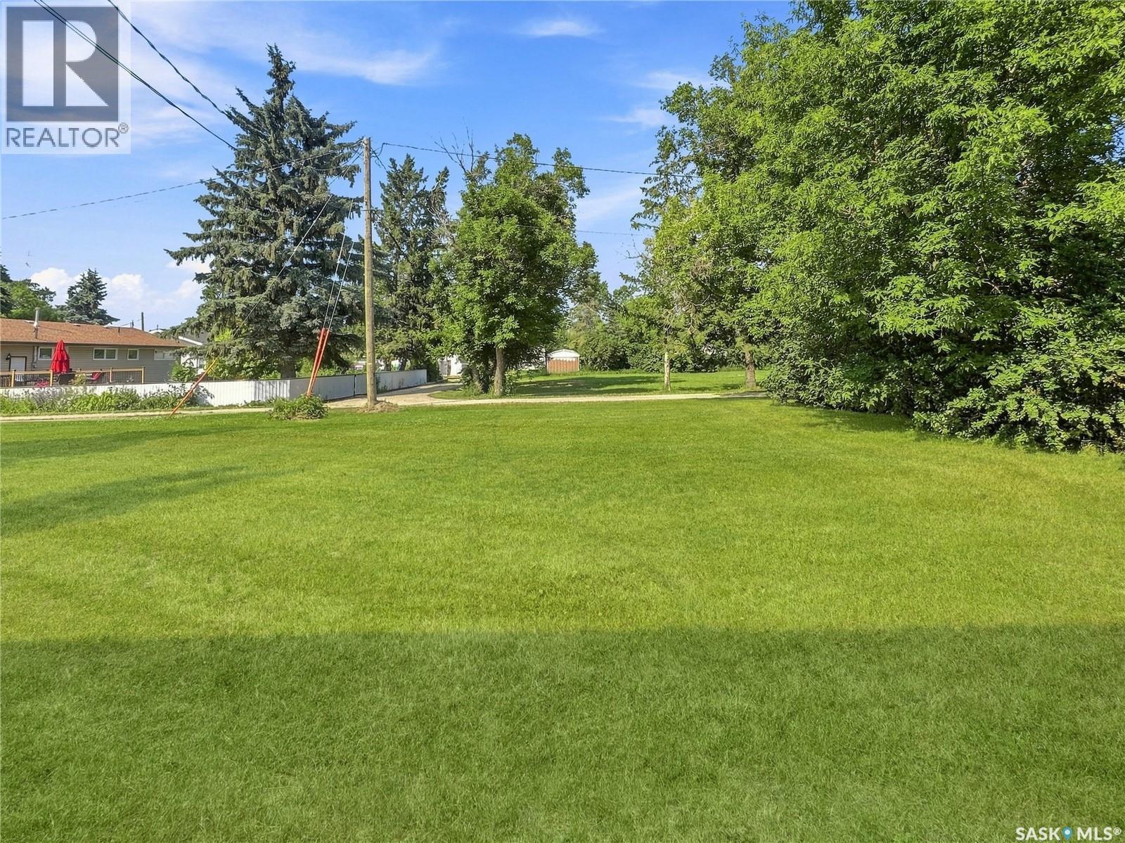 609 Railway Avenue, Balcarres, SK - Outdoor