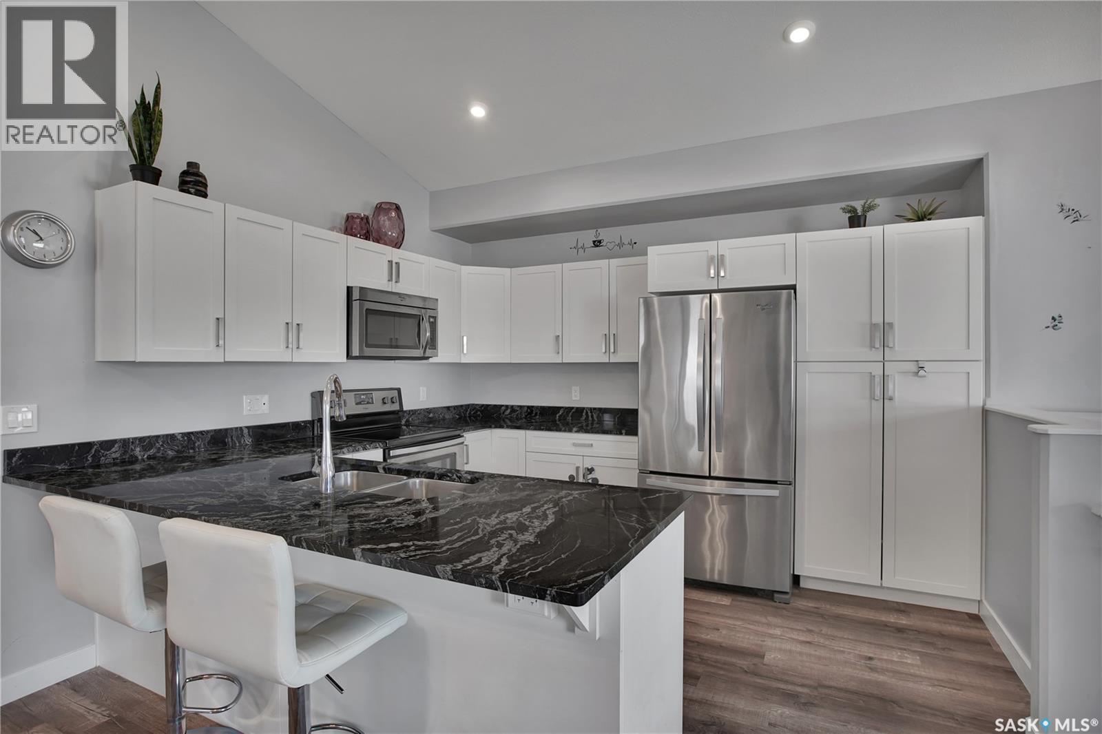 407 Boykowich Street, Saskatoon, SK - Indoor Photo Showing Kitchen With Stainless Steel Kitchen With Double Sink With Upgraded Kitchen