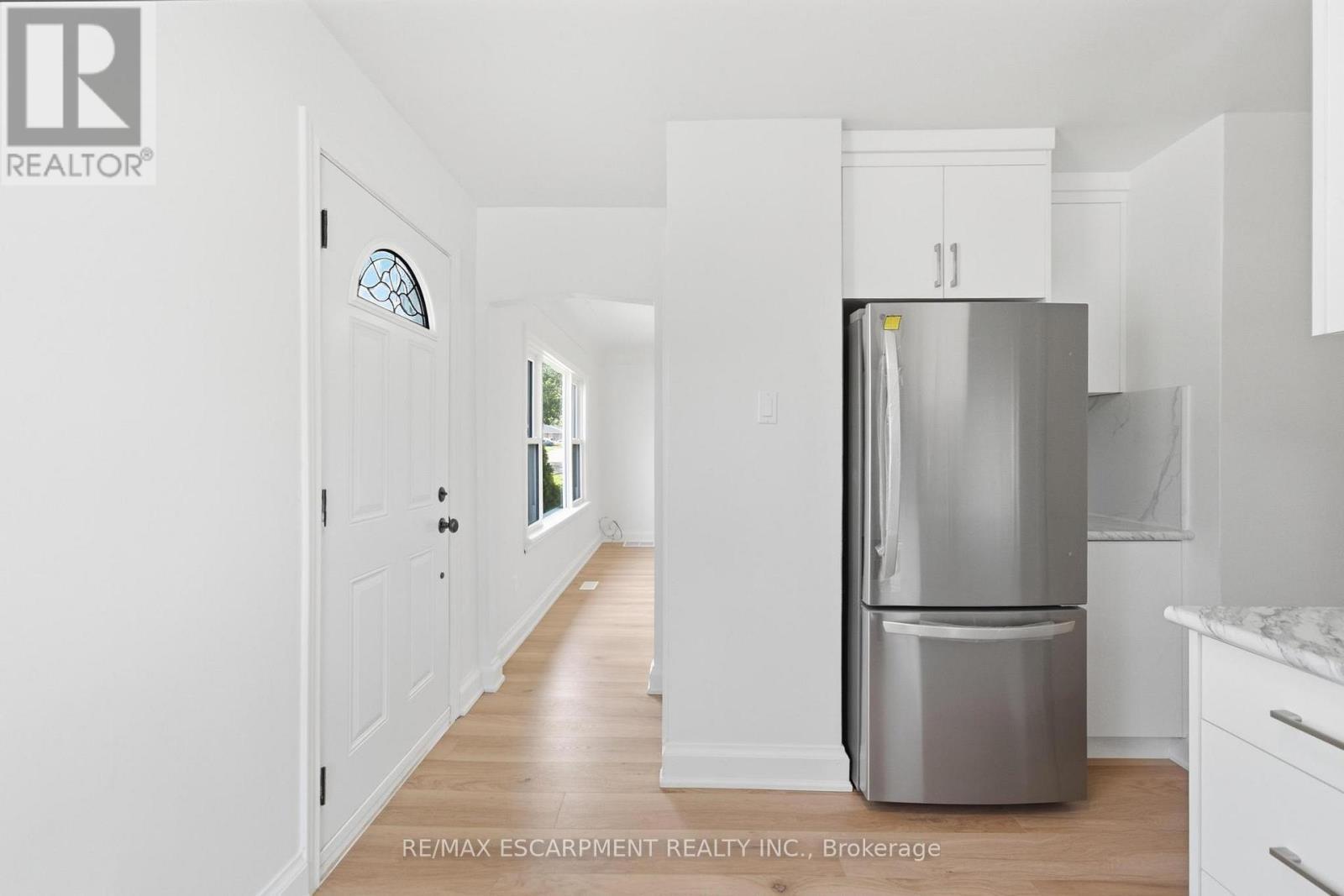 22 David Avenue, Hamilton, ON - Indoor Photo Showing Kitchen
