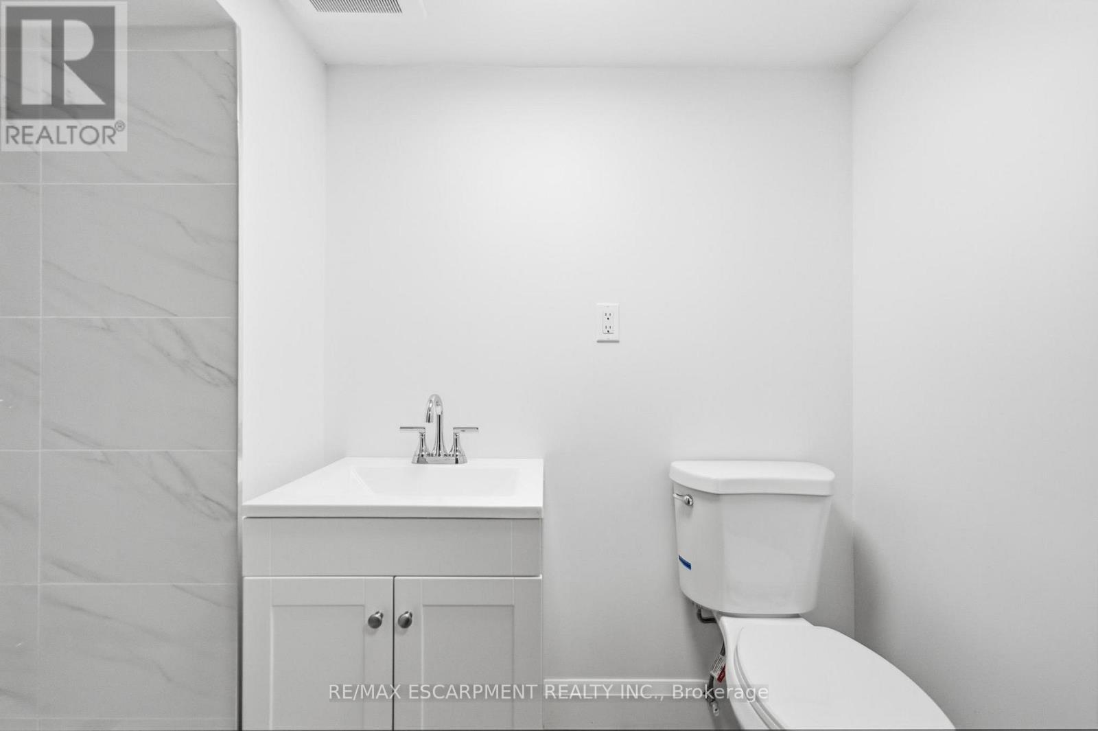 22 David Avenue, Hamilton, ON - Indoor Photo Showing Bathroom
