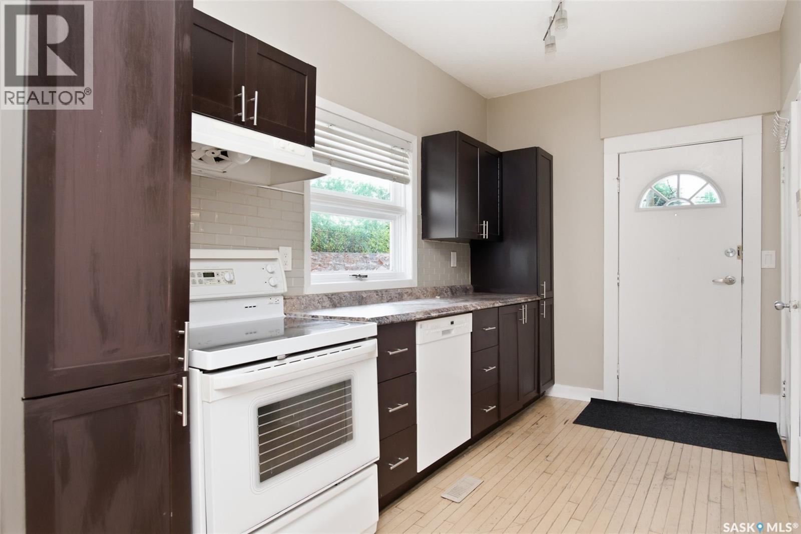 3621 Dewdney Avenue, Regina, SK - Indoor Photo Showing Kitchen