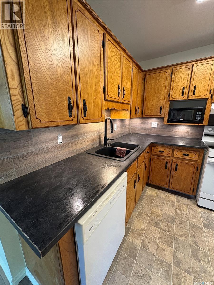 401 2Nd Avenue N, Rose Valley, SK - Indoor Photo Showing Kitchen