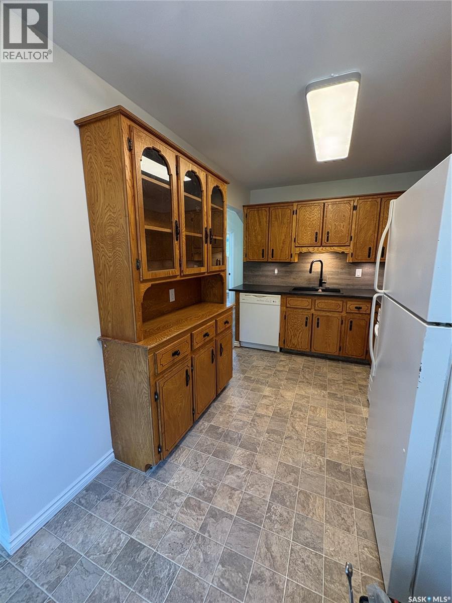 401 2Nd Avenue N, Rose Valley, SK - Indoor Photo Showing Kitchen With Double Sink