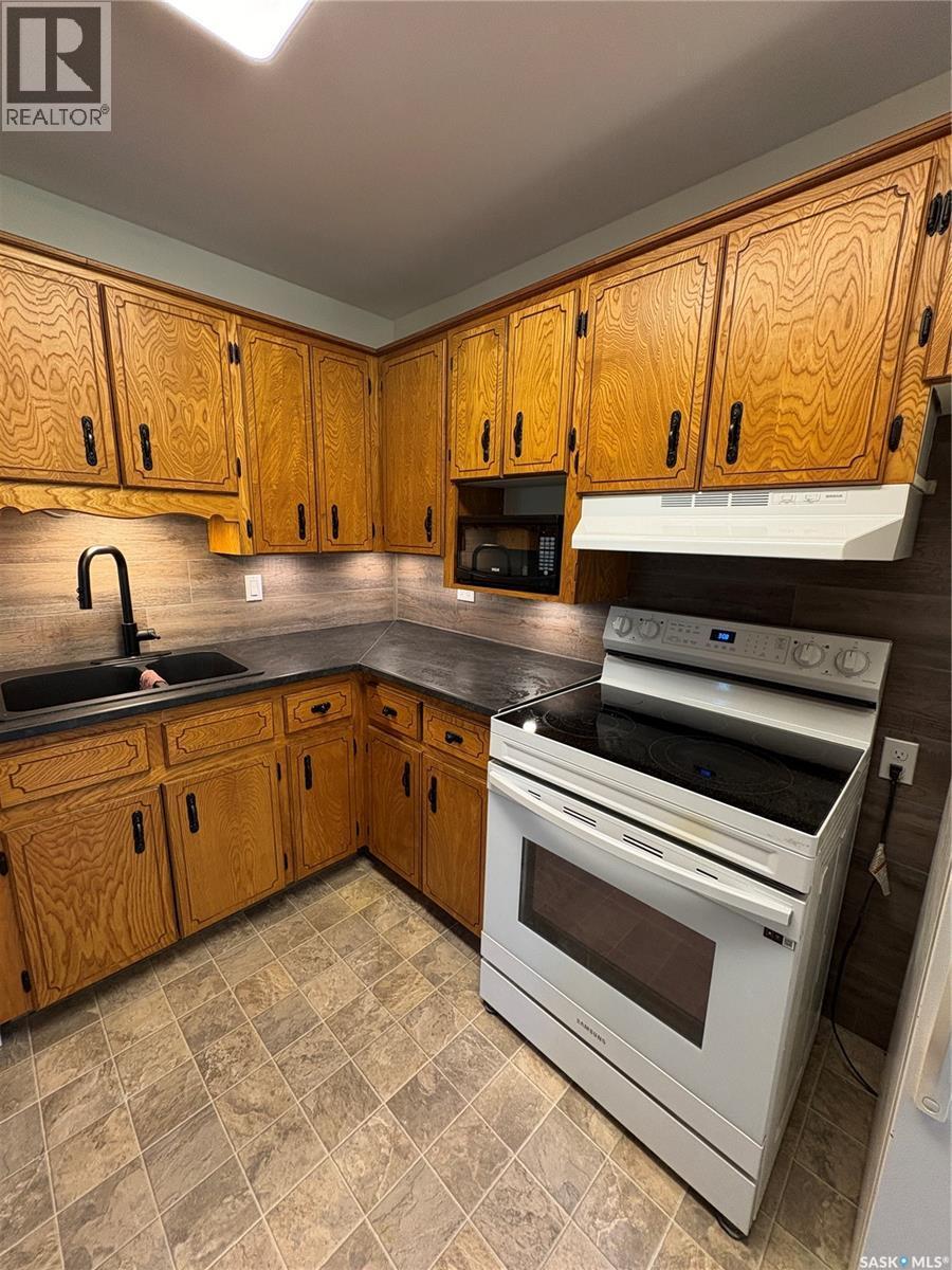 401 2Nd Avenue N, Rose Valley, SK - Indoor Photo Showing Kitchen With Double Sink