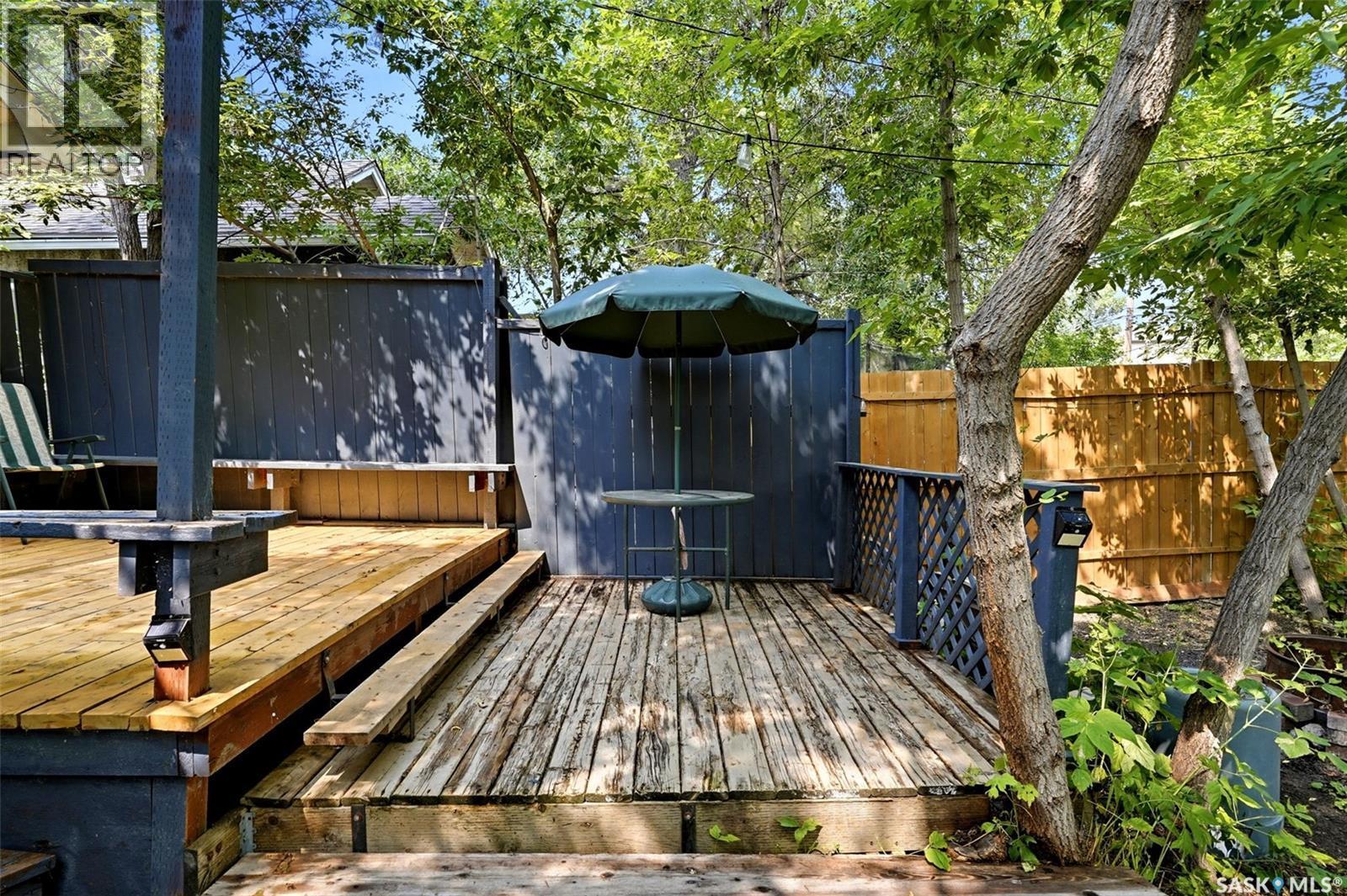 1555 Retallack Street, Regina, SK - Outdoor With Deck Patio Veranda