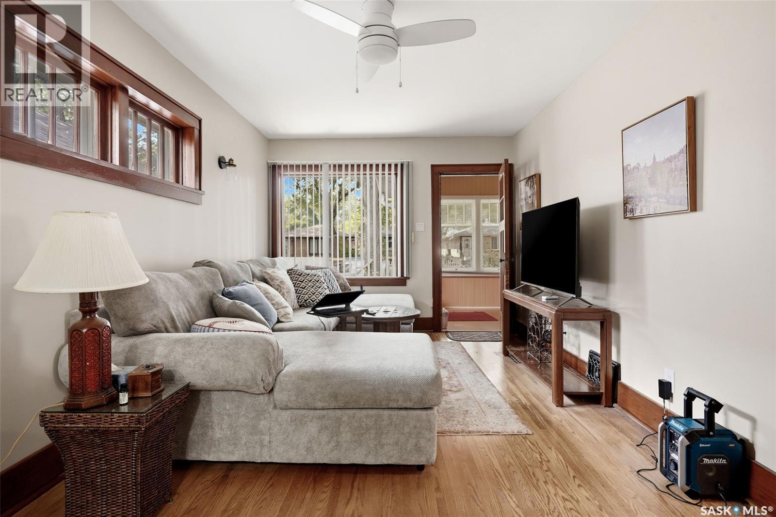 1555 Retallack Street, Regina, SK - Indoor Photo Showing Living Room