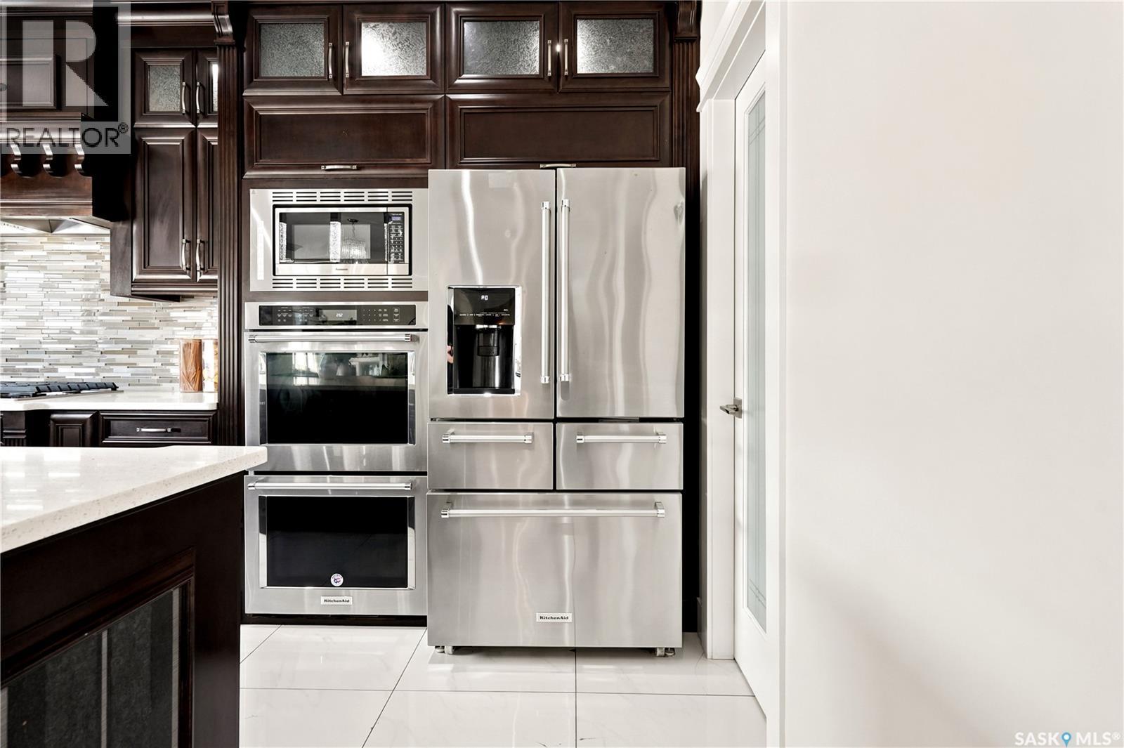 3325 Green Brook Road, Regina, SK - Indoor Photo Showing Kitchen With Stainless Steel Kitchen With Upgraded Kitchen