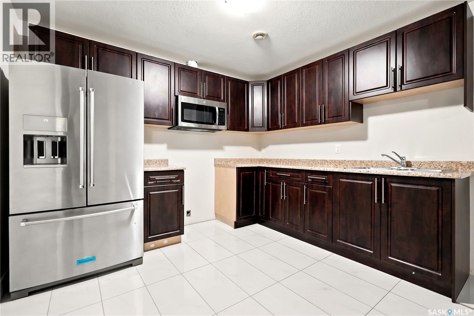 3325 Green Brook Road, Regina, SK - Indoor Photo Showing Kitchen With Stainless Steel Kitchen