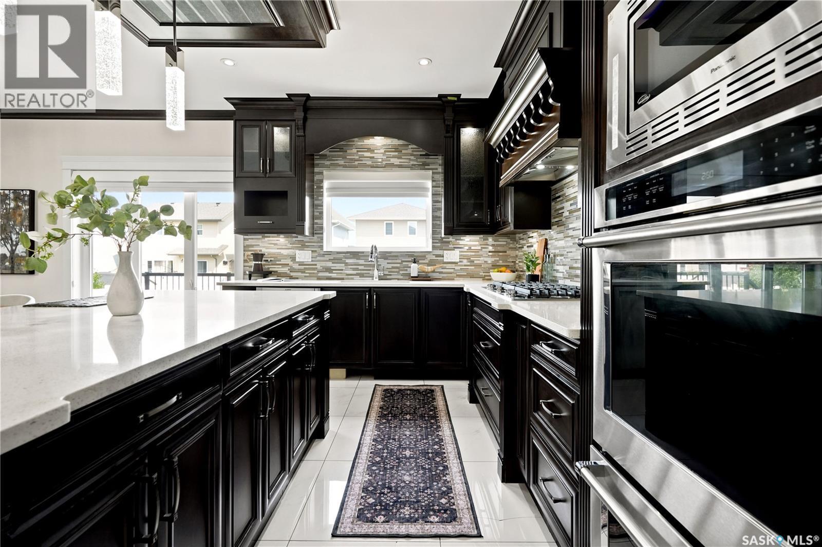 3325 Green Brook Road, Regina, SK - Indoor Photo Showing Kitchen With Upgraded Kitchen