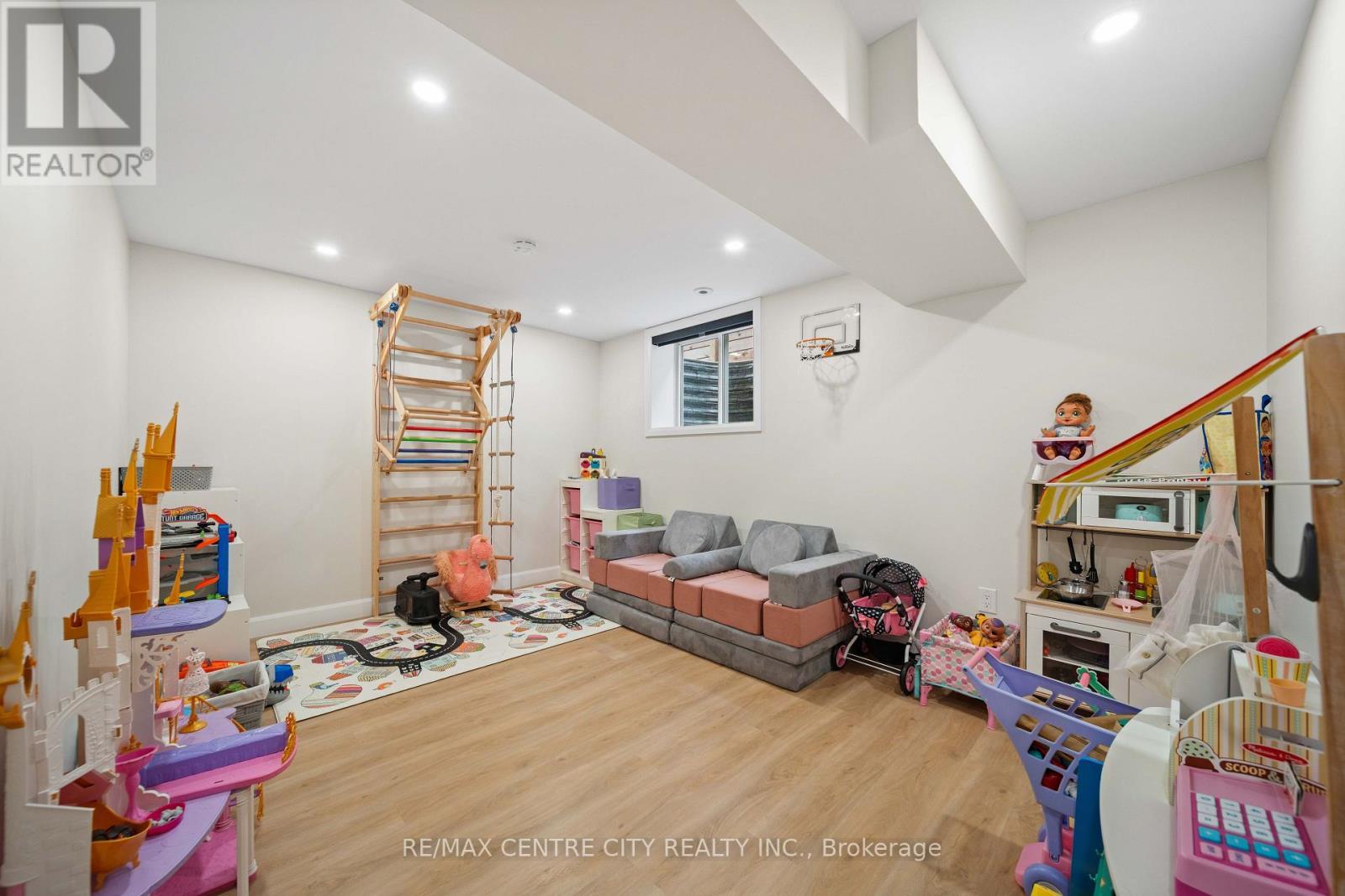 Toy area possible 5th bedroom - 76 Styles Drive, St. Thomas, ON - Indoor Photo Showing Other Room