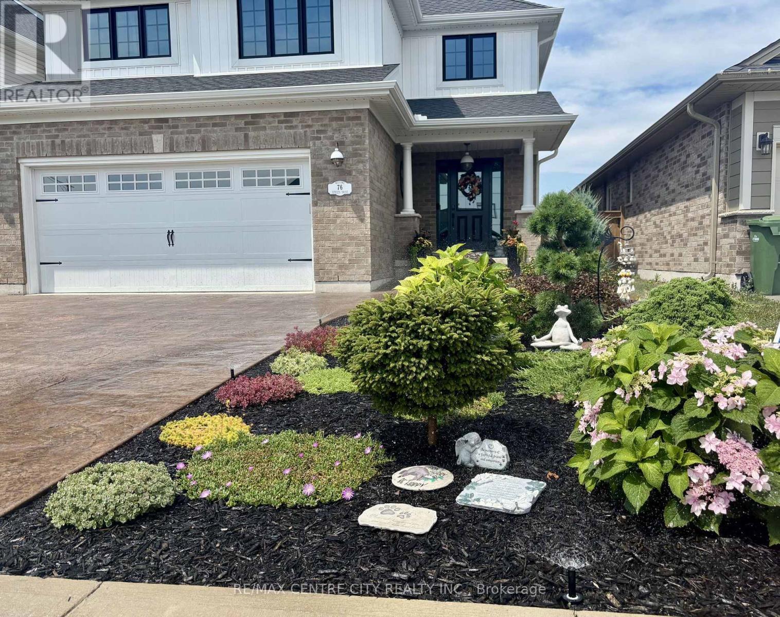 Beautiful gardens - 76 Styles Drive, St. Thomas, ON - Outdoor