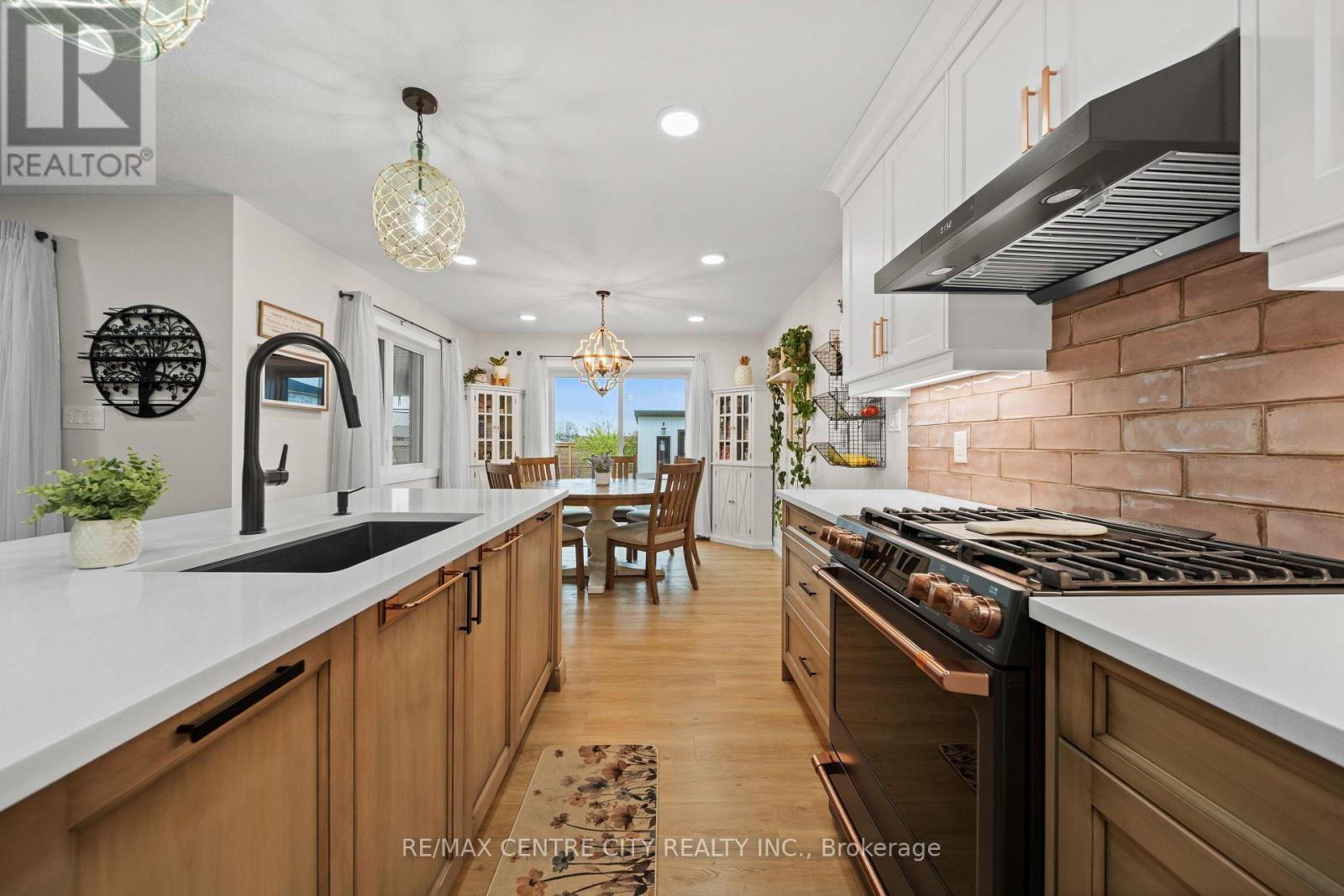 High-end appliances - 76 Styles Drive, St. Thomas, ON - Indoor Photo Showing Kitchen With Upgraded Kitchen