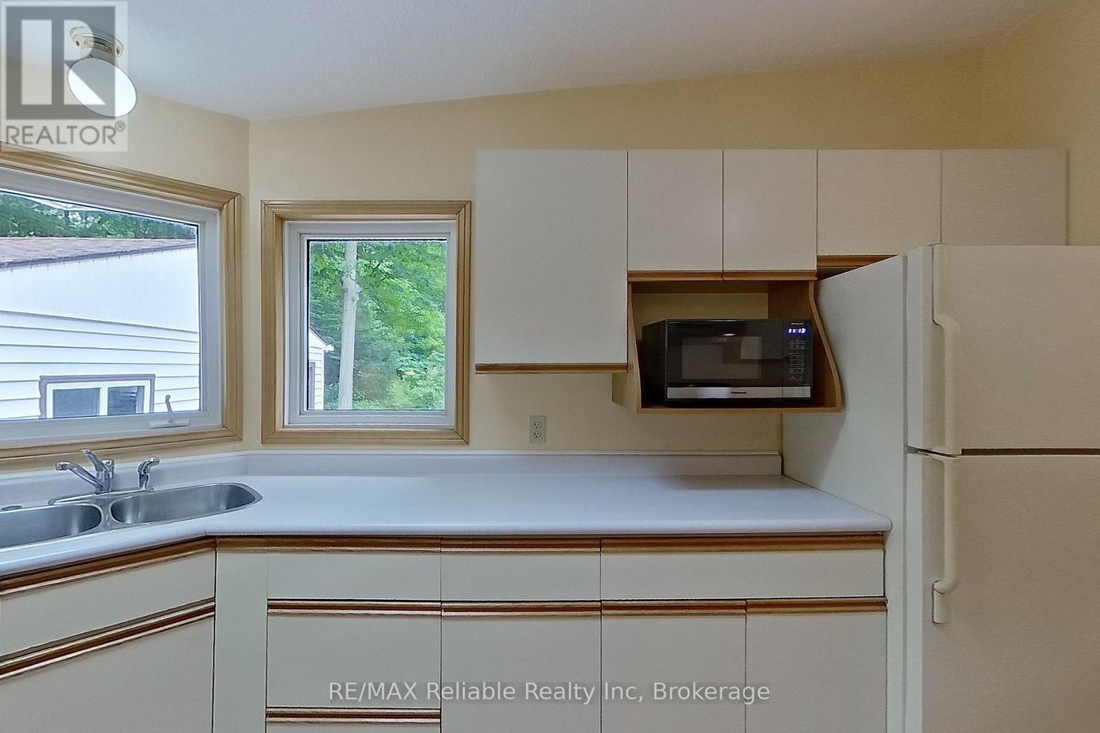 117 Tamarack Drive, Central Huron (Goderich), ON - Indoor Photo Showing Kitchen With Double Sink