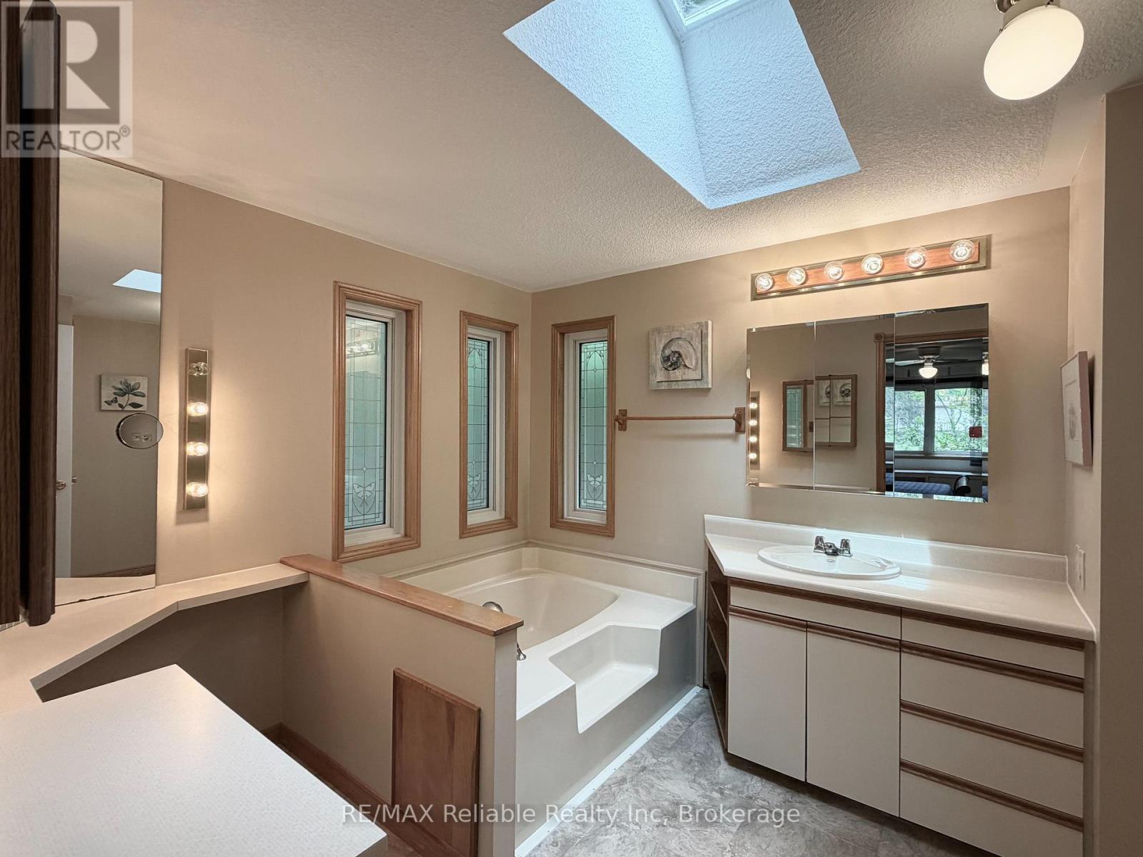 Primary Ensuite - 117 Tamarack Drive, Central Huron (Goderich), ON - Indoor Photo Showing Bathroom