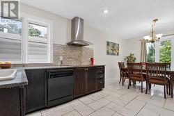 Bright working plan with classic backsplash - 