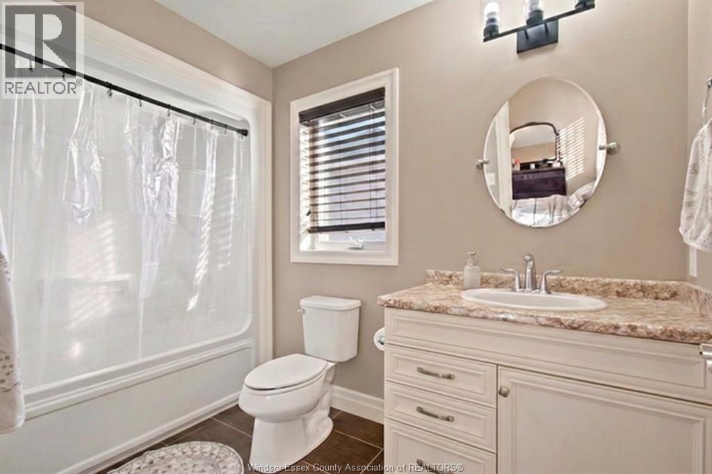 6 Joaney Lane, Cottam, ON - Indoor Photo Showing Bathroom