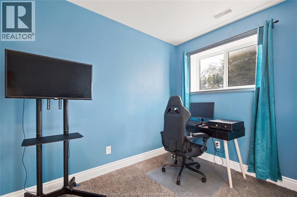 6 Joaney Lane, Cottam, ON - Indoor Photo Showing Other Room