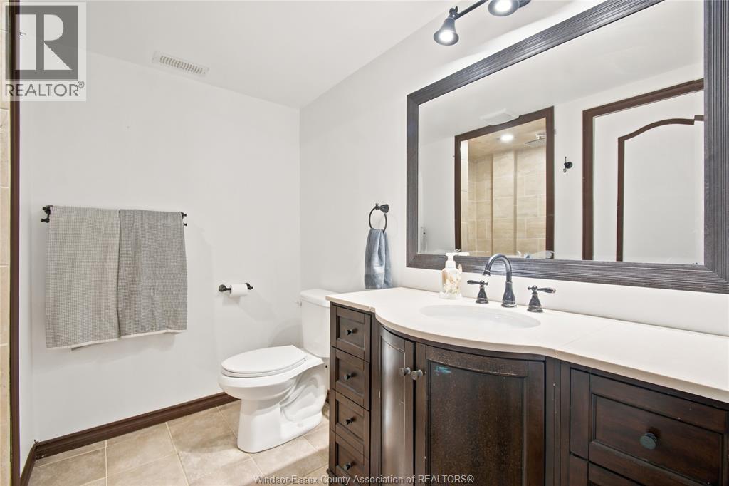 6 Joaney Lane, Cottam, ON - Indoor Photo Showing Bathroom