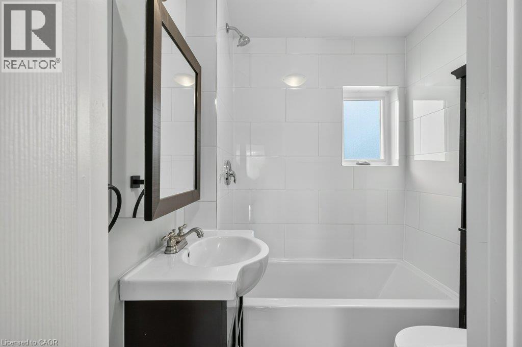 149 Lottridge Street, Hamilton, ON - Indoor Photo Showing Bathroom