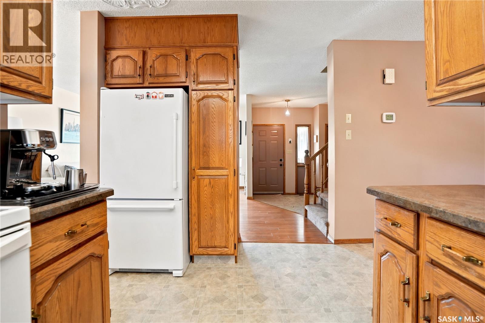 6112 Brunskill Place, Regina, SK - Indoor Photo Showing Kitchen