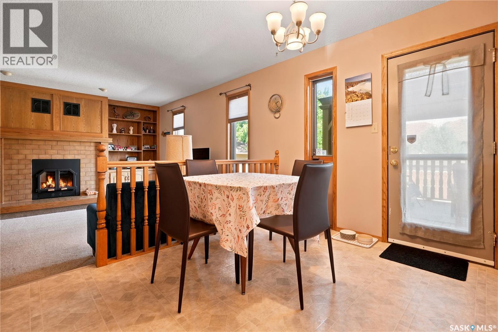 6112 Brunskill Place, Regina, SK - Indoor Photo Showing Dining Room