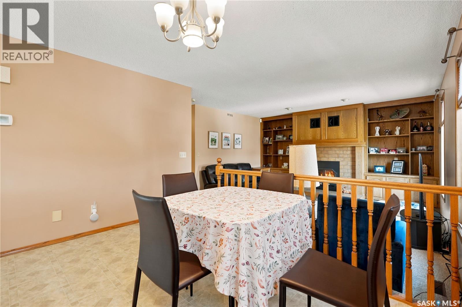 6112 Brunskill Place, Regina, SK - Indoor Photo Showing Dining Room
